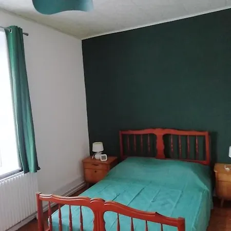 A 5 Min A Pied Du Centre Et Des Sentiers, 6 Personnes Et 2 Sdb Appartement